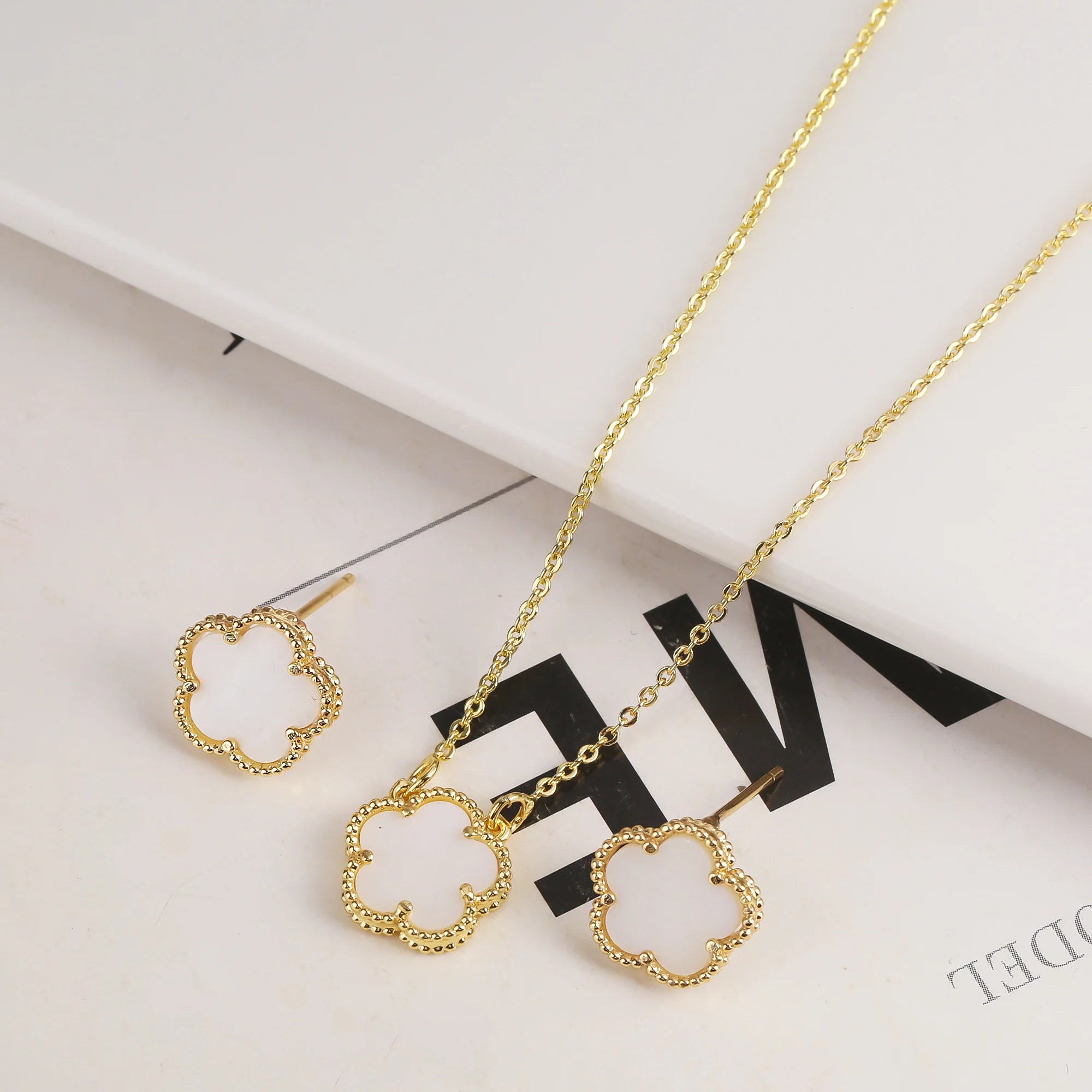 18K Gold Plated High Quality Simple Plant Five Leaf Flower Natural Stone Metal Pendant Necklace Earring Set Women's Clover