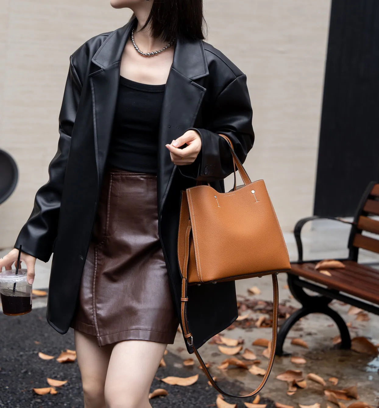 2025 new designer fashion women luxury handbag casual tote bucket shoulder bag Large-capacity commuting bag genuine leather bag