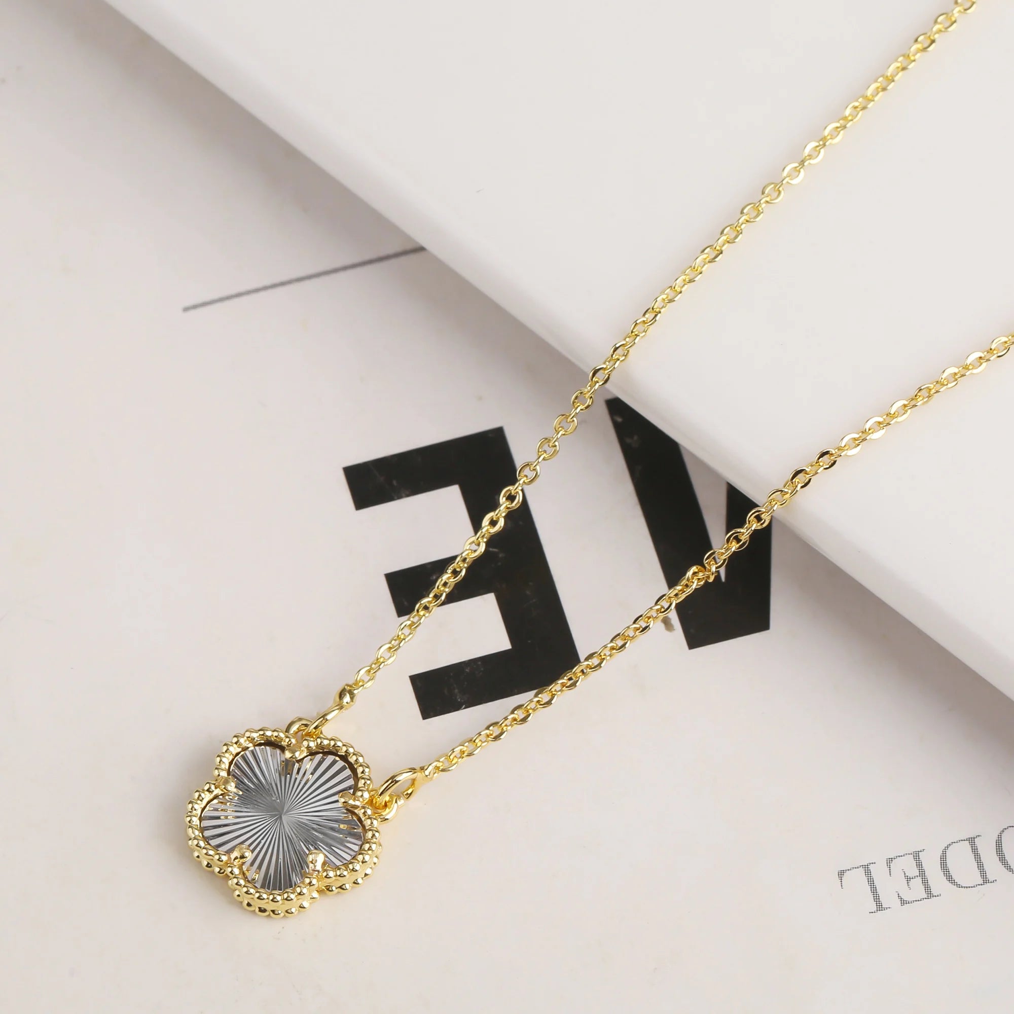 18K Gold Plated High Quality Simple Plant Five Leaf Flower Natural Stone Metal Pendant Necklace Earring Set Women's Clover