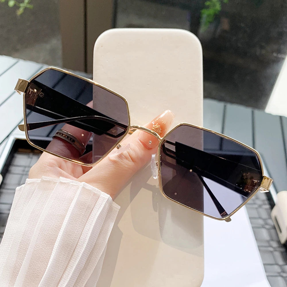 Fashion Irregular Punk Sunglasses Women Men Metal Full Frame Sun Glasses Personalized Hollow Eyewear Trendy UV400 Shades Glasses
