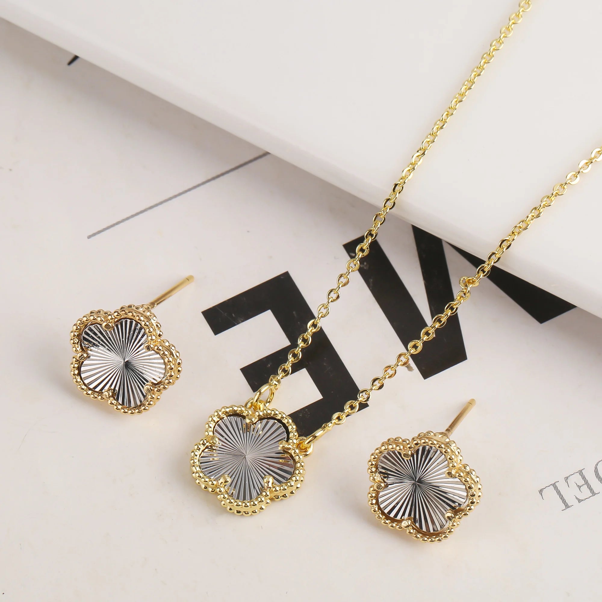 18K Gold Plated High Quality Simple Plant Five Leaf Flower Natural Stone Metal Pendant Necklace Earring Set Women's Clover
