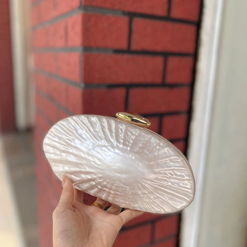 2025 Retro Gold Women's Shell Clutch High-end Fashion Chain Bag Creative Conch Box Bag European And American Women's Evening Bag