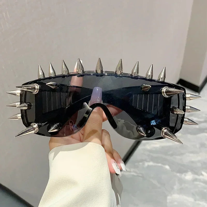 Cyberpunk Demon Eyewear Metal Rivet Party Sunglasses Steampunk Punk for Women Men Designer Sun Glasses Shade Eyewear