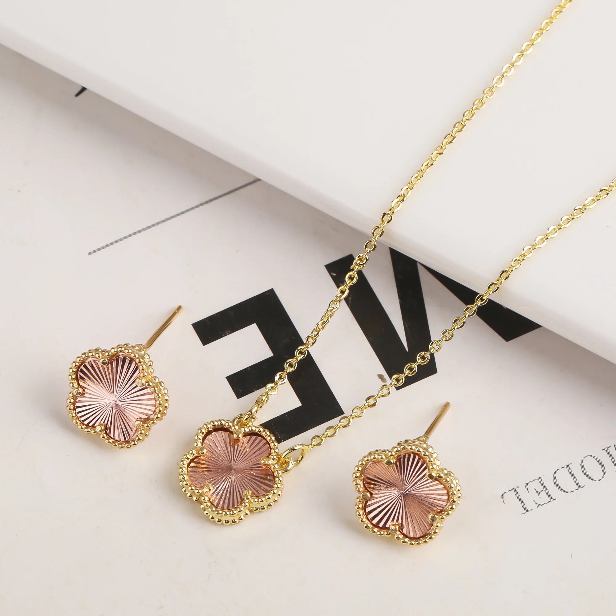 18K Gold Plated High Quality Simple Plant Five Leaf Flower Natural Stone Metal Pendant Necklace Earring Set Women's Clover