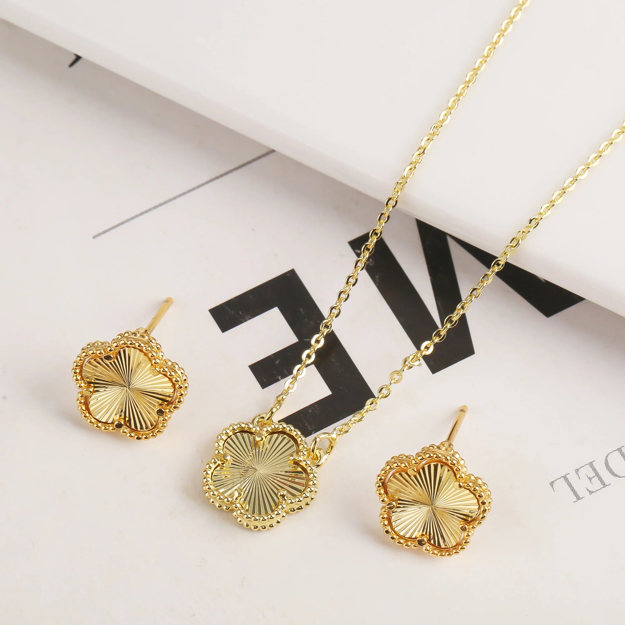 18K Gold Plated High Quality Simple Plant Five Leaf Flower Natural Stone Metal Pendant Necklace Earring Set Women's Clover