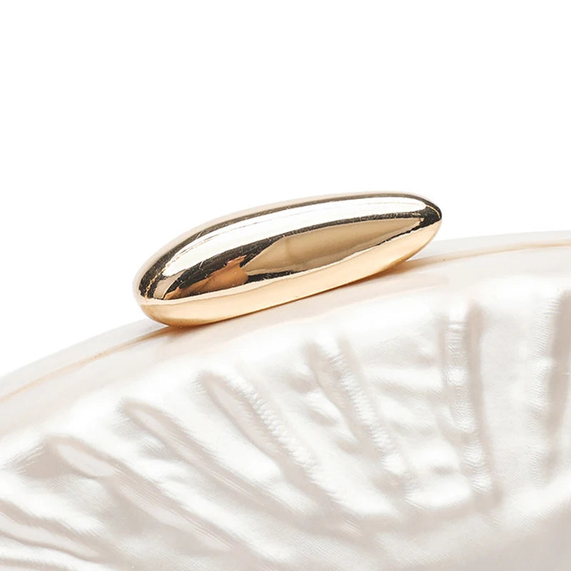 2025 Retro Gold Women's Shell Clutch High-end Fashion Chain Bag Creative Conch Box Bag European And American Women's Evening Bag