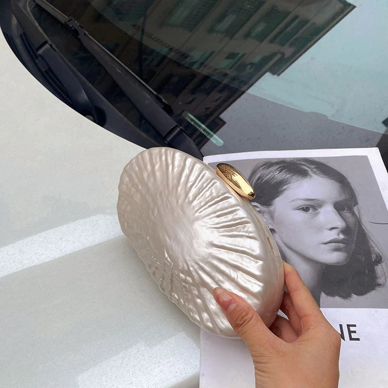 2025 Retro Gold Women's Shell Clutch High-end Fashion Chain Bag Creative Conch Box Bag European And American Women's Evening Bag