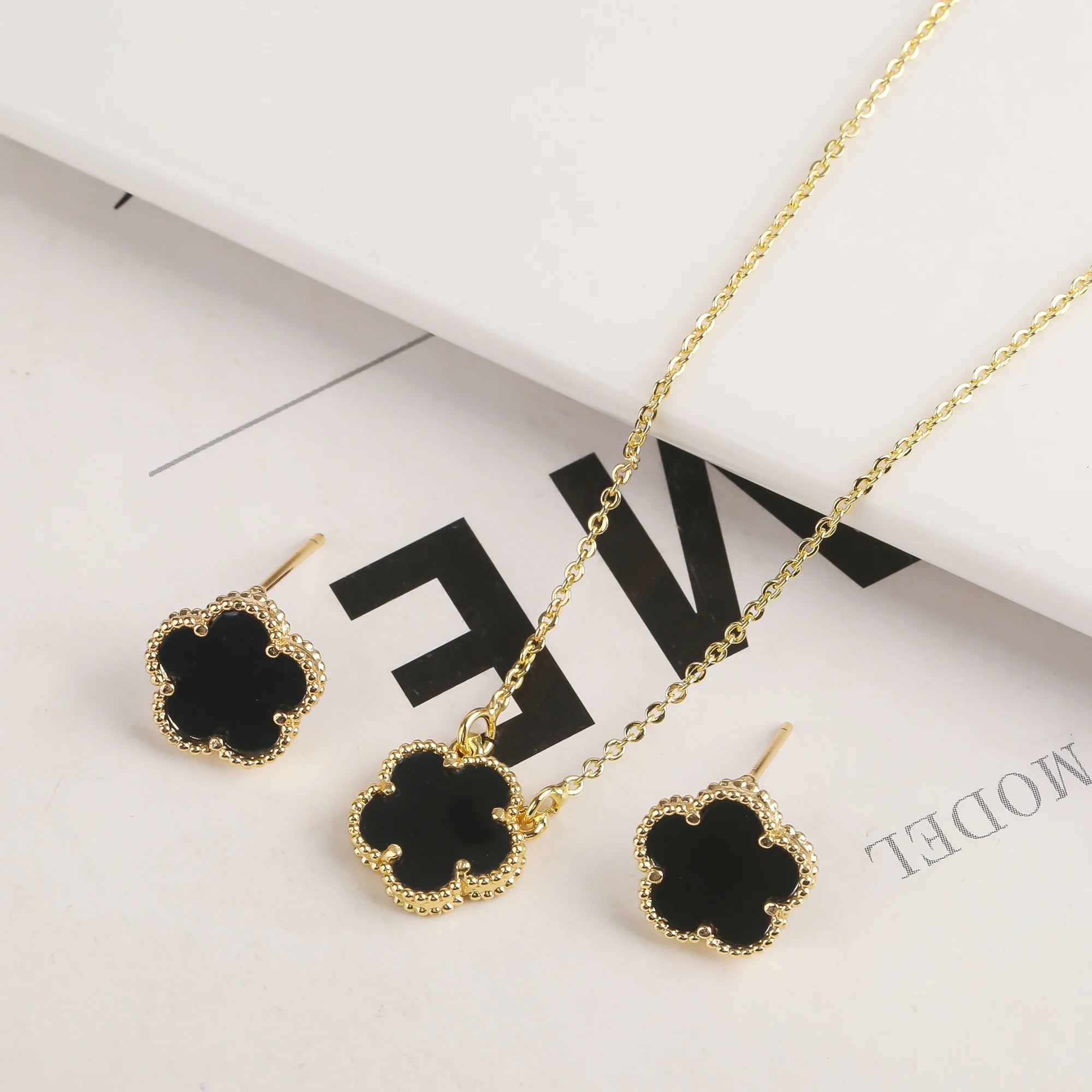 18K Gold Plated High Quality Simple Plant Five Leaf Flower Natural Stone Metal Pendant Necklace Earring Set Women's Clover