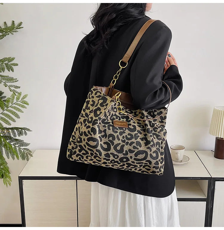 Women's Shoulder Bag Large Capacity Leopard Print Versatile Retro Texture Tote Bag Commuting Armpit Bag Women's Handbag