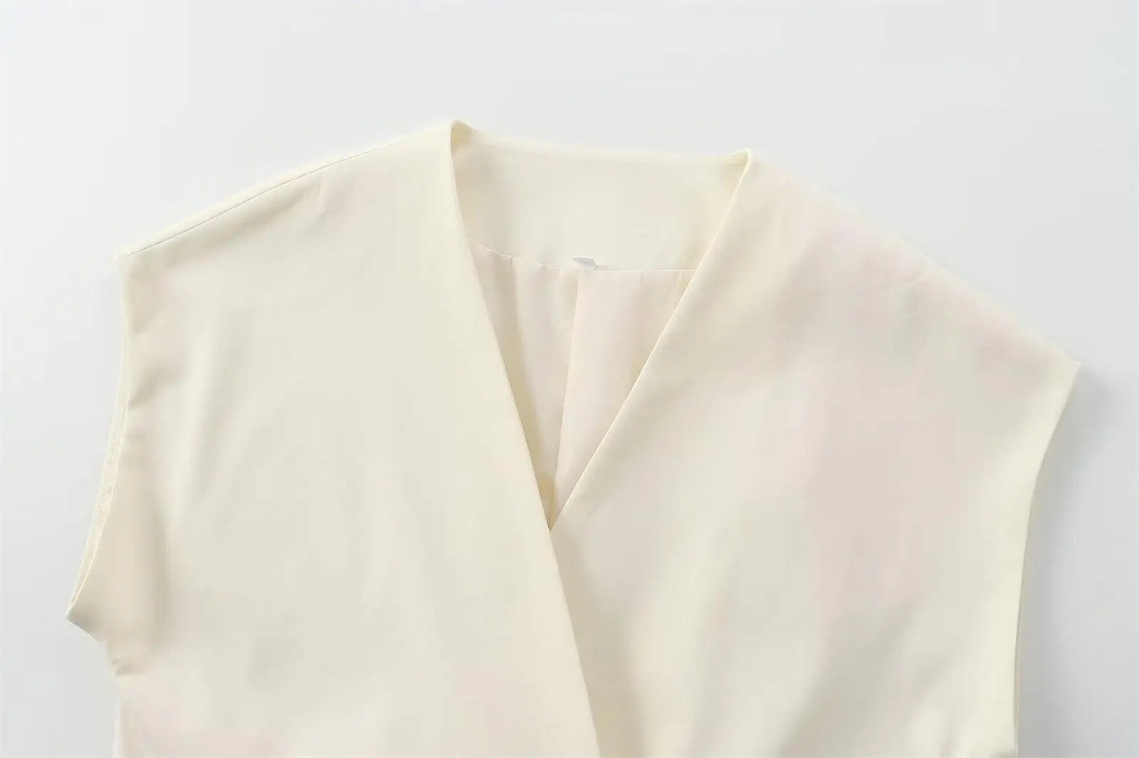 TFMLN Fashion Women's Trouser Suits Sleeveless V-Neck Top With Belt Straight Pants Sets 2025 Spring Summer Commuter 2 Piece Set