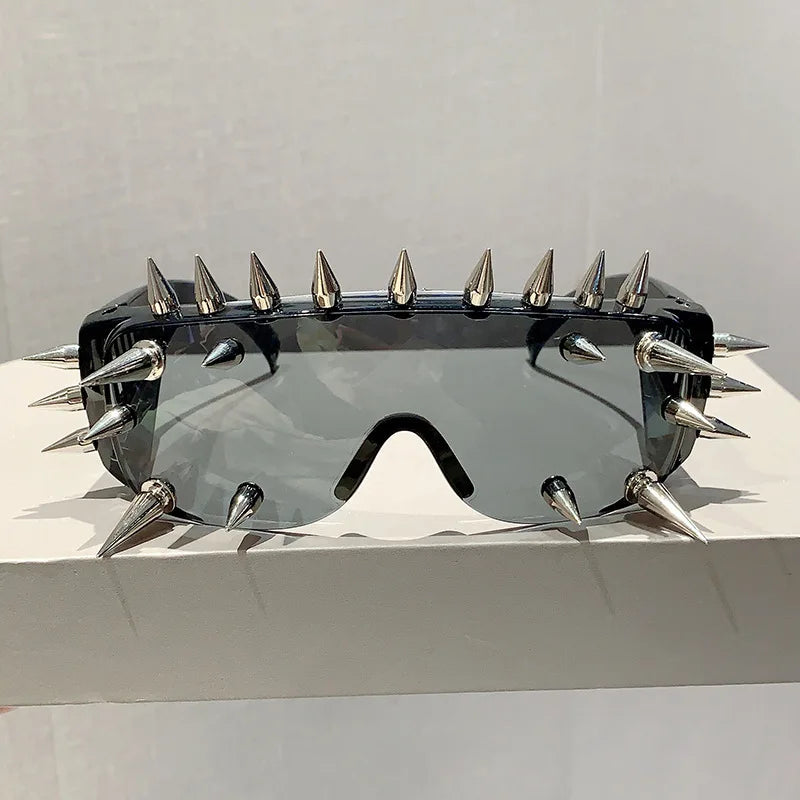 Cyberpunk Demon Eyewear Metal Rivet Party Sunglasses Steampunk Punk for Women Men Designer Sun Glasses Shade Eyewear